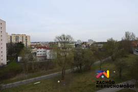 ul. Rydza-Śmigłego z widokiem na zieleń